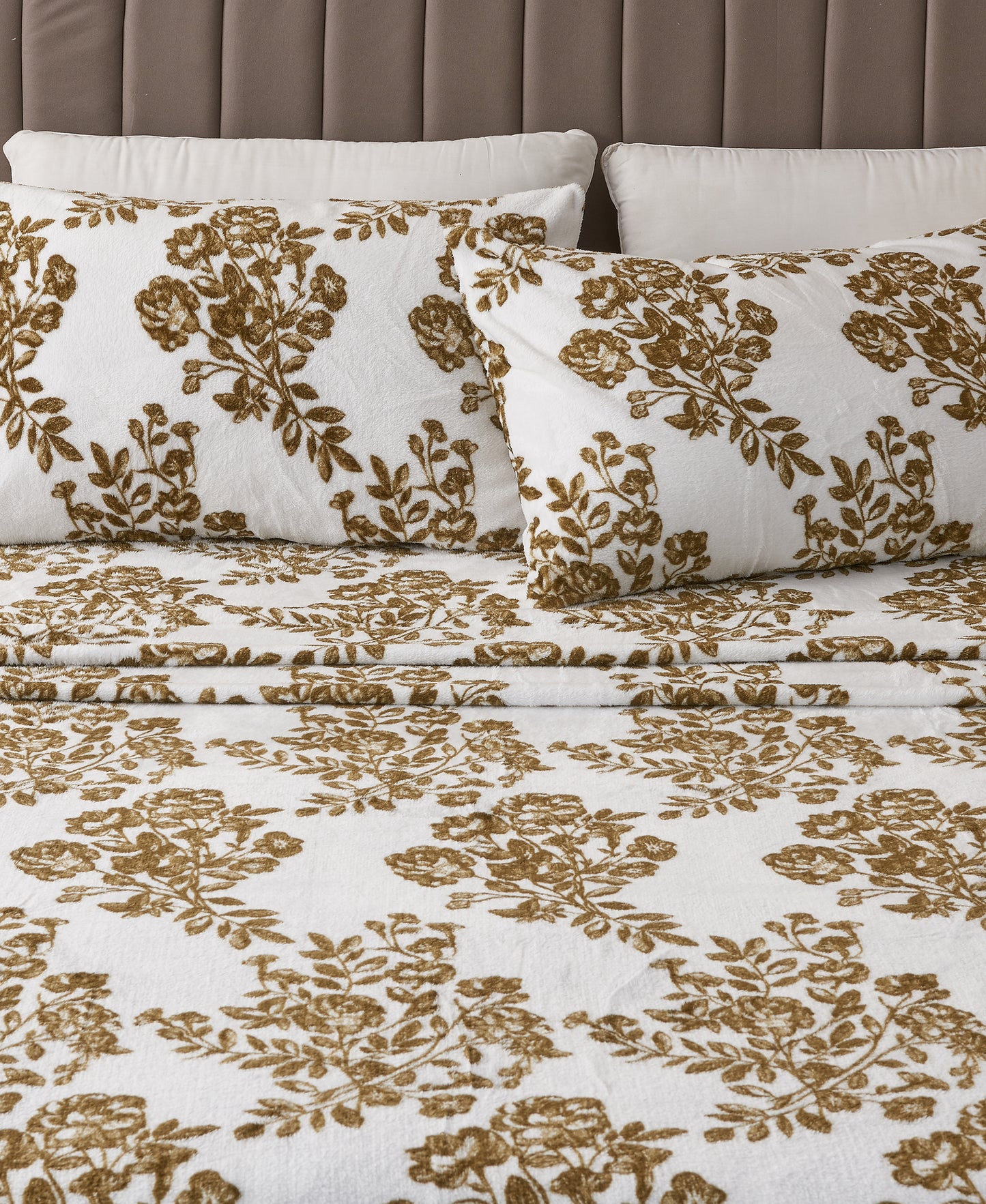 4-Piece Winter Printed Plush Sheet - Velvet Luxe Collection