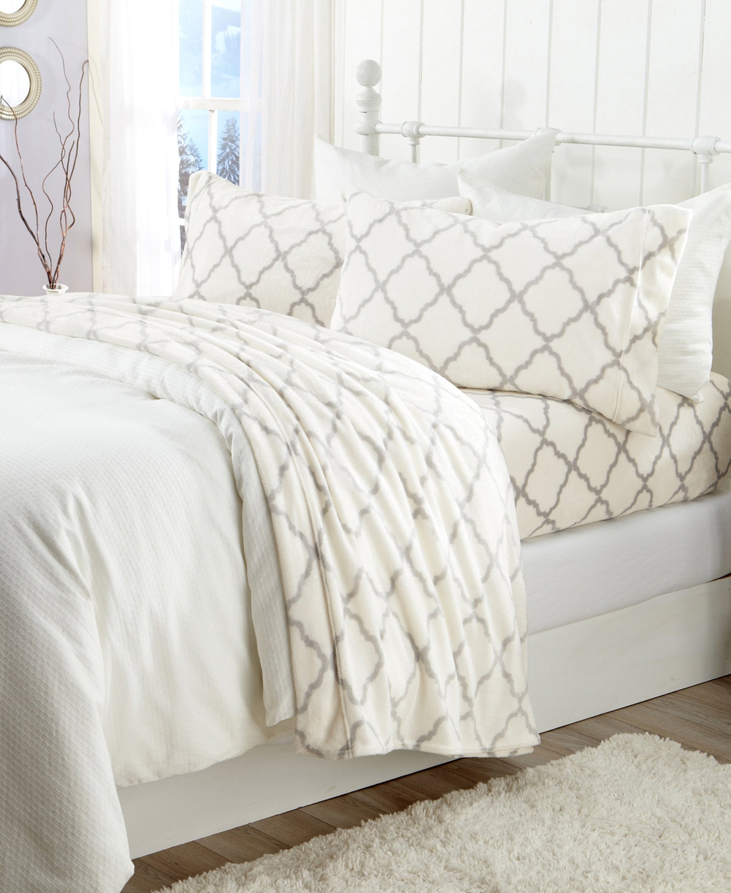 4-Piece Printed Plush Sheet - Velvet Luxe-Lattice Collection