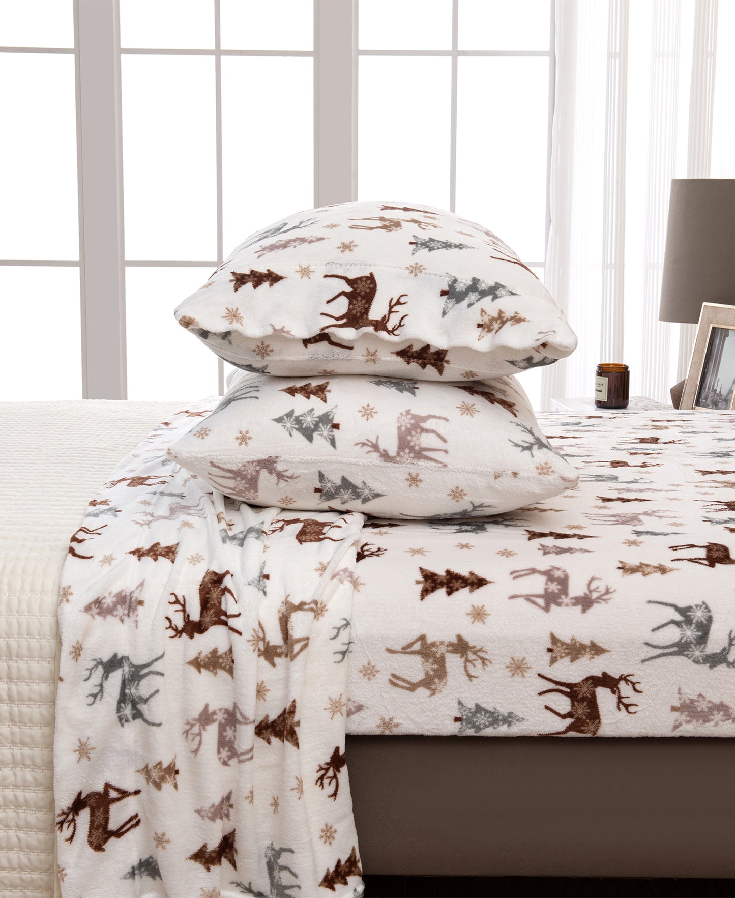 4-Piece Winter Printed Plush Sheet - Velvet Luxe Collection