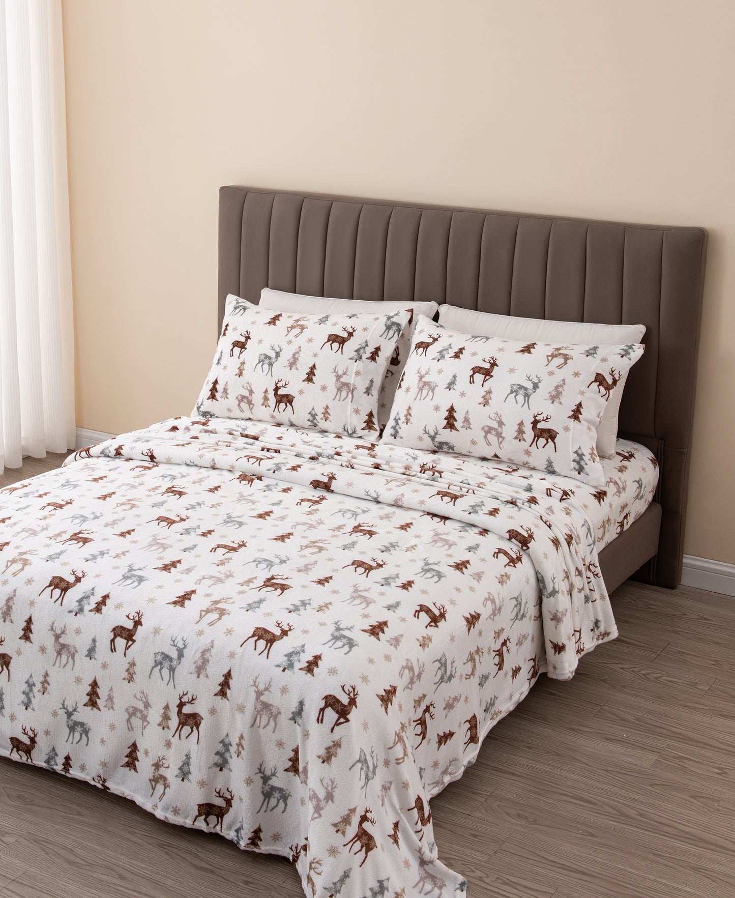 4-Piece Winter Printed Plush Sheet - Velvet Luxe Collection