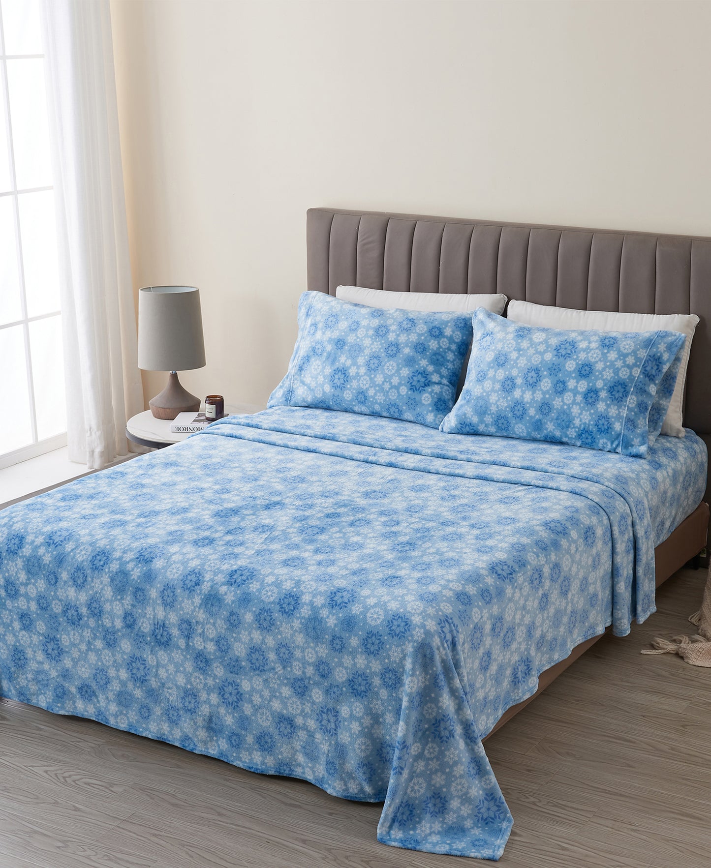4-Piece Winter Printed Plush Sheet - Velvet Luxe Collection