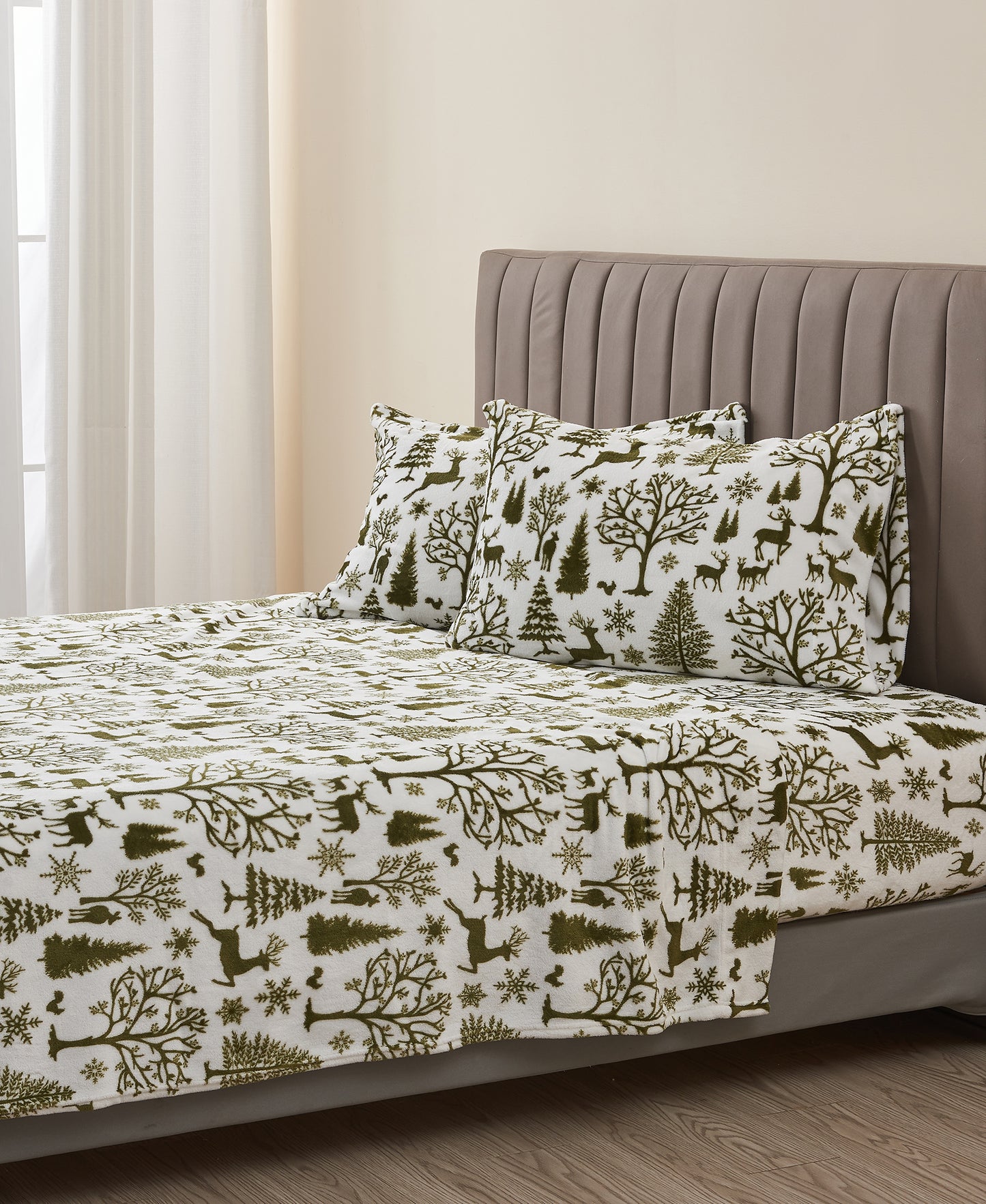 4-Piece Winter Printed Plush Sheet - Velvet Luxe Collection