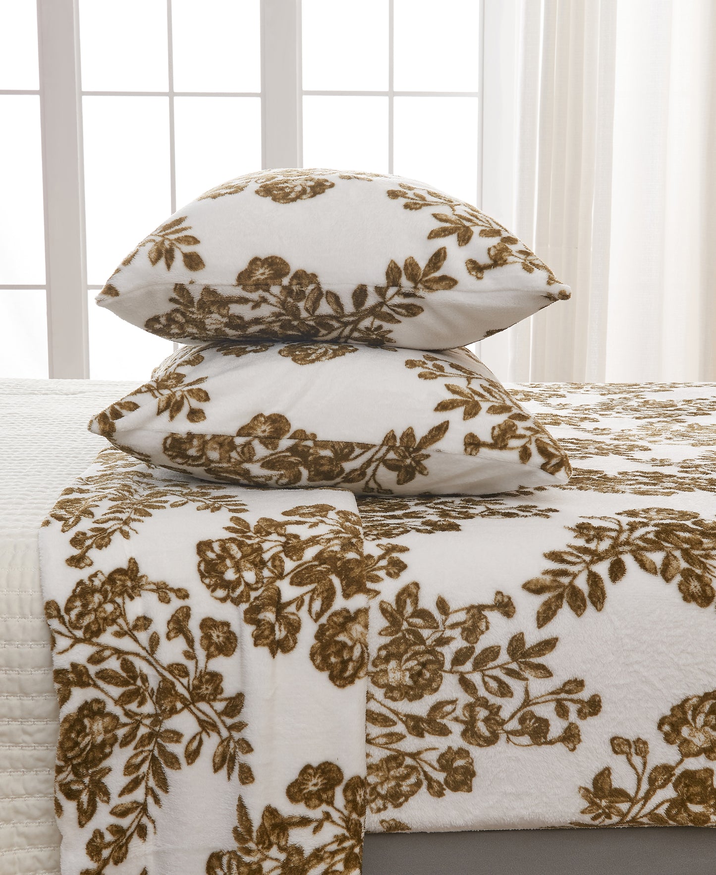 4-Piece Winter Printed Plush Sheet - Velvet Luxe Collection