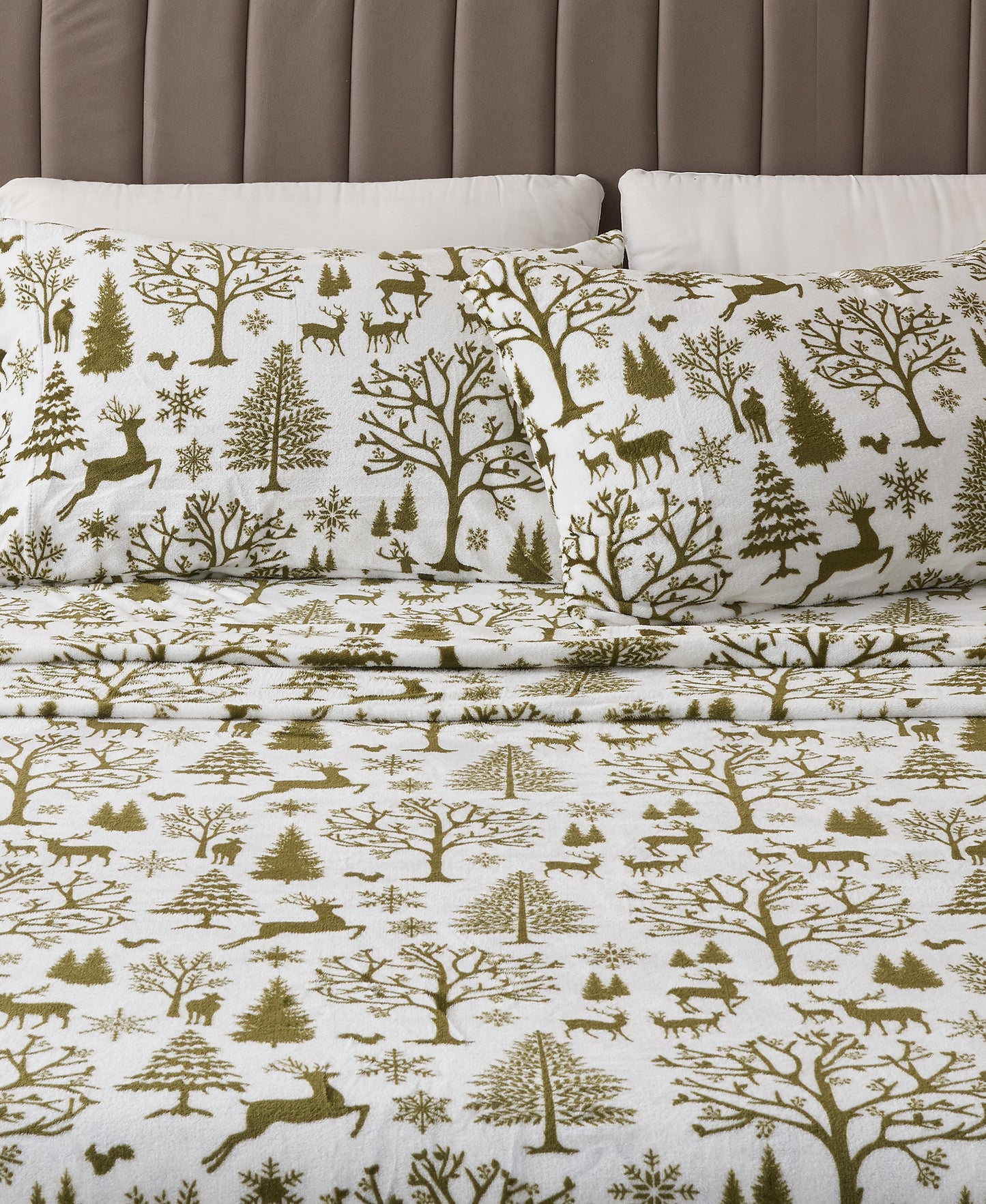4-Piece Winter Printed Plush Sheet - Velvet Luxe Collection