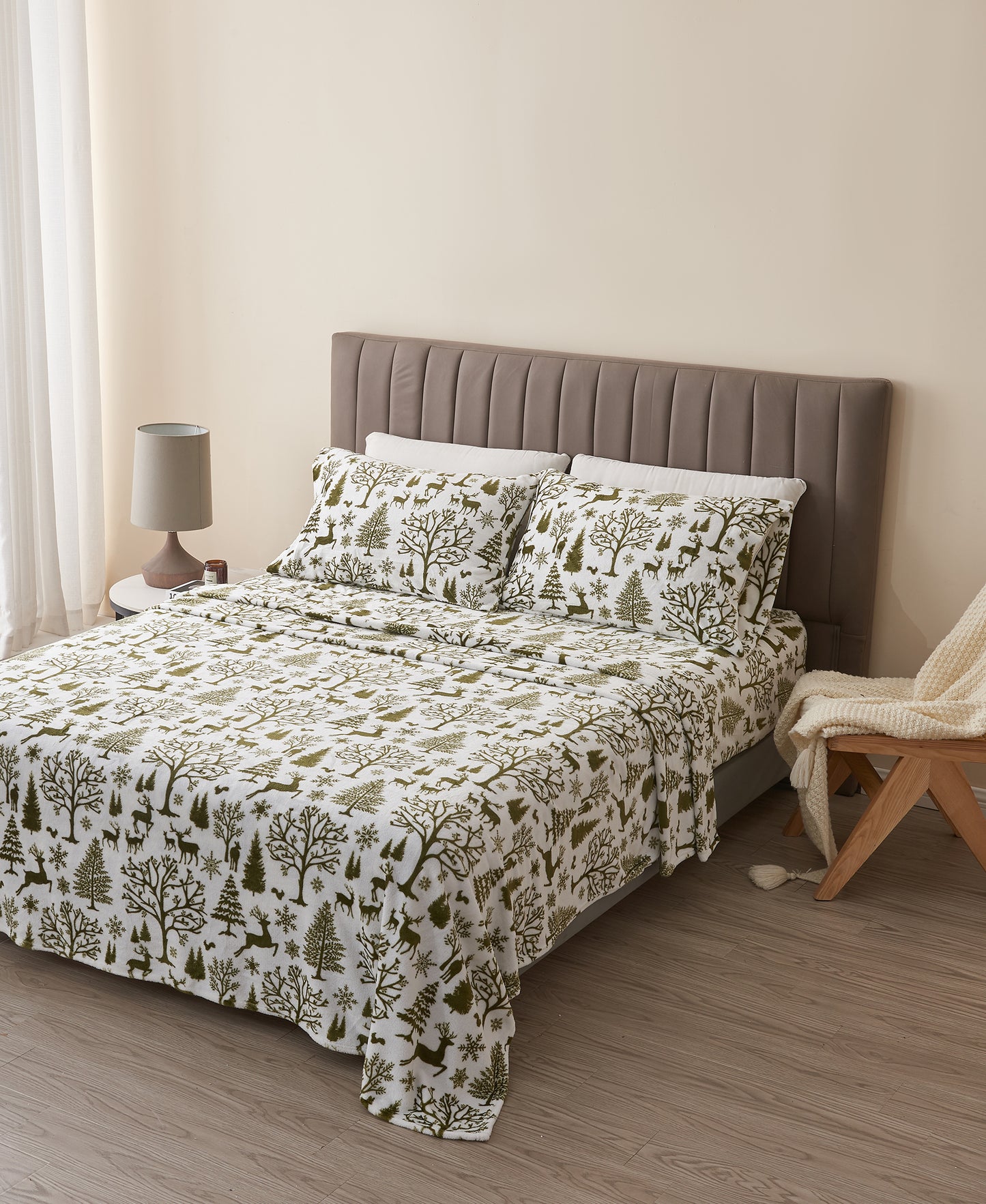 4-Piece Winter Printed Plush Sheet - Velvet Luxe Collection
