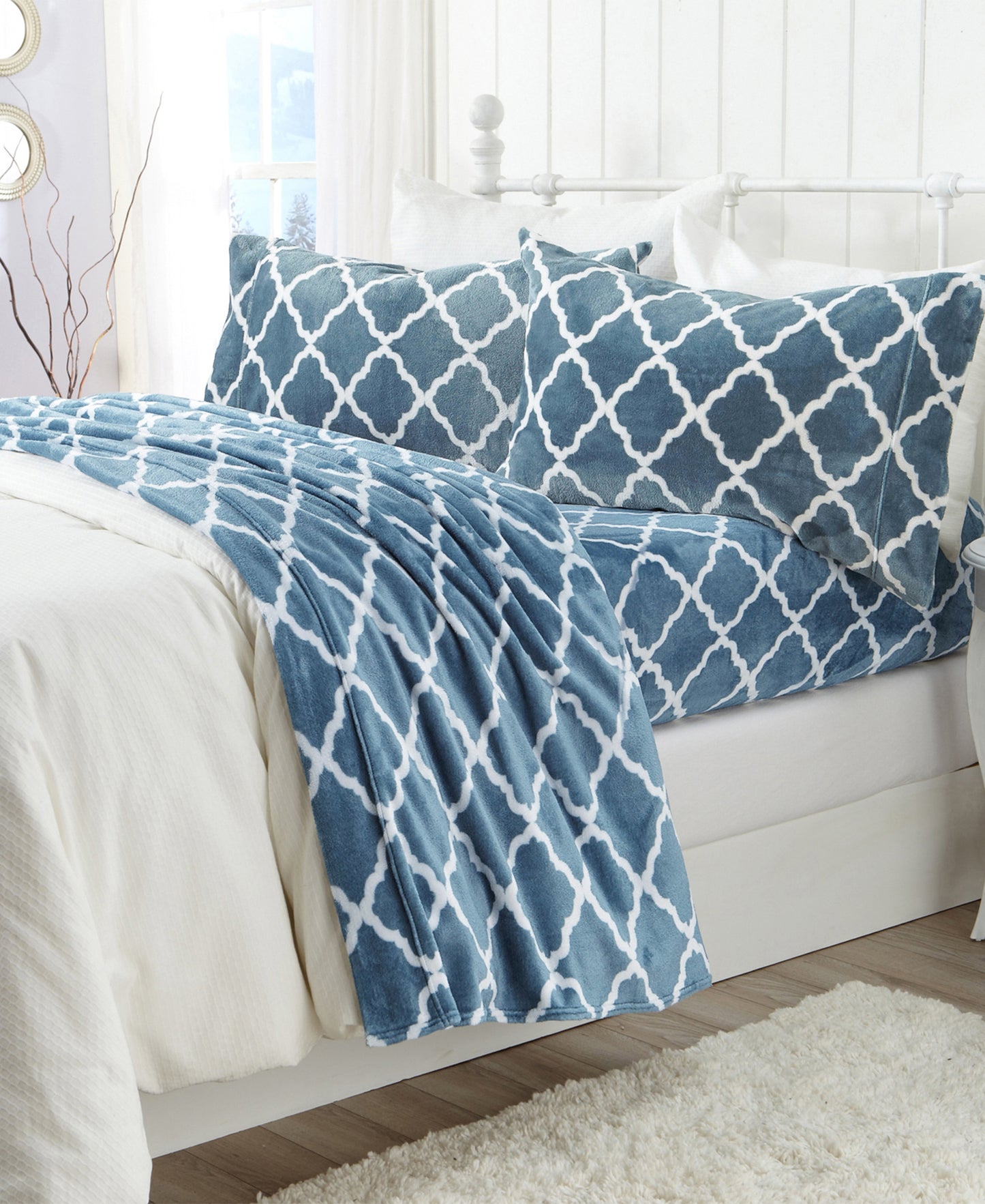 4-Piece Printed Plush Sheet - Velvet Luxe-Lattice Collection