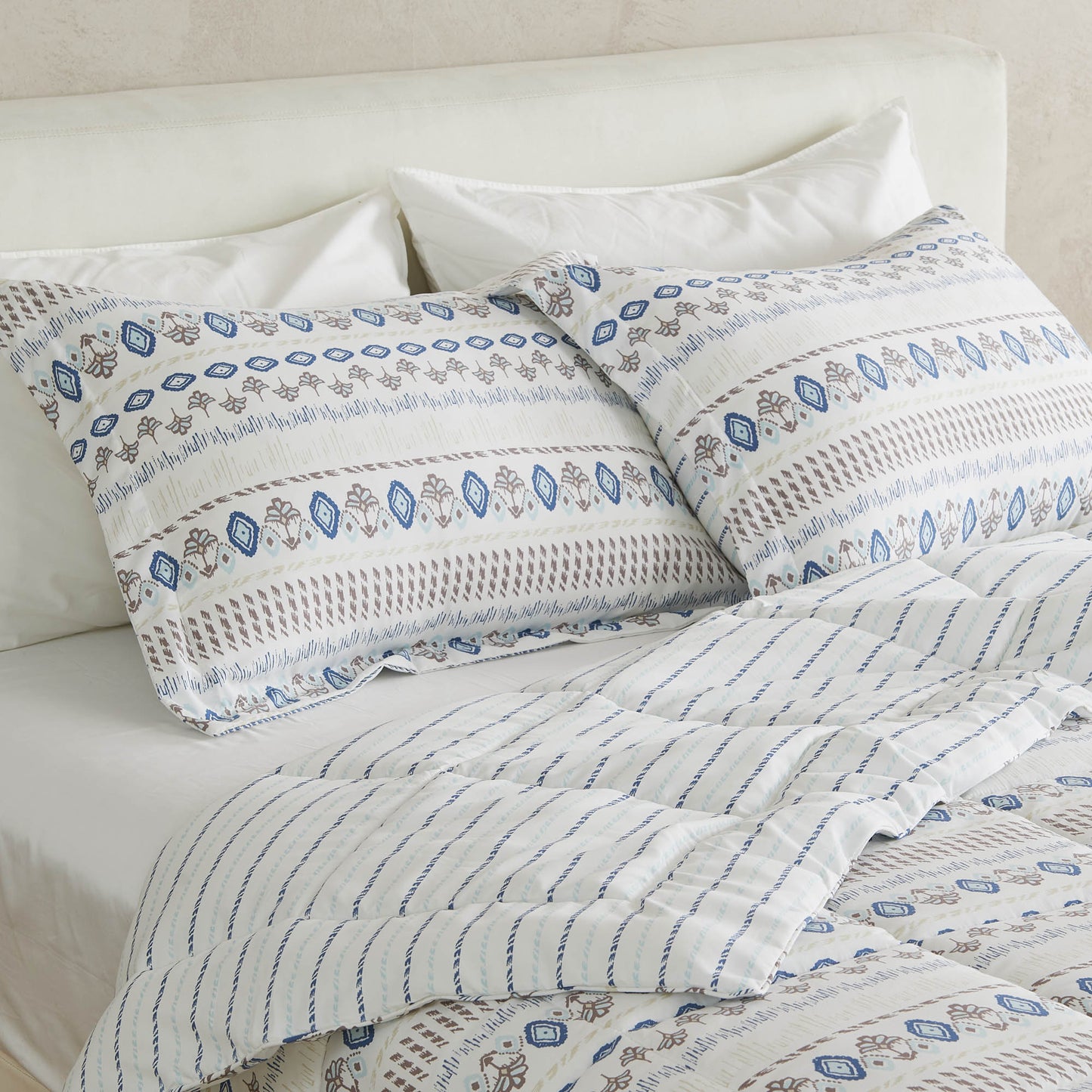Reversible Christmas Comforter and Sham Set - Holiday / Lodge Odette Collection