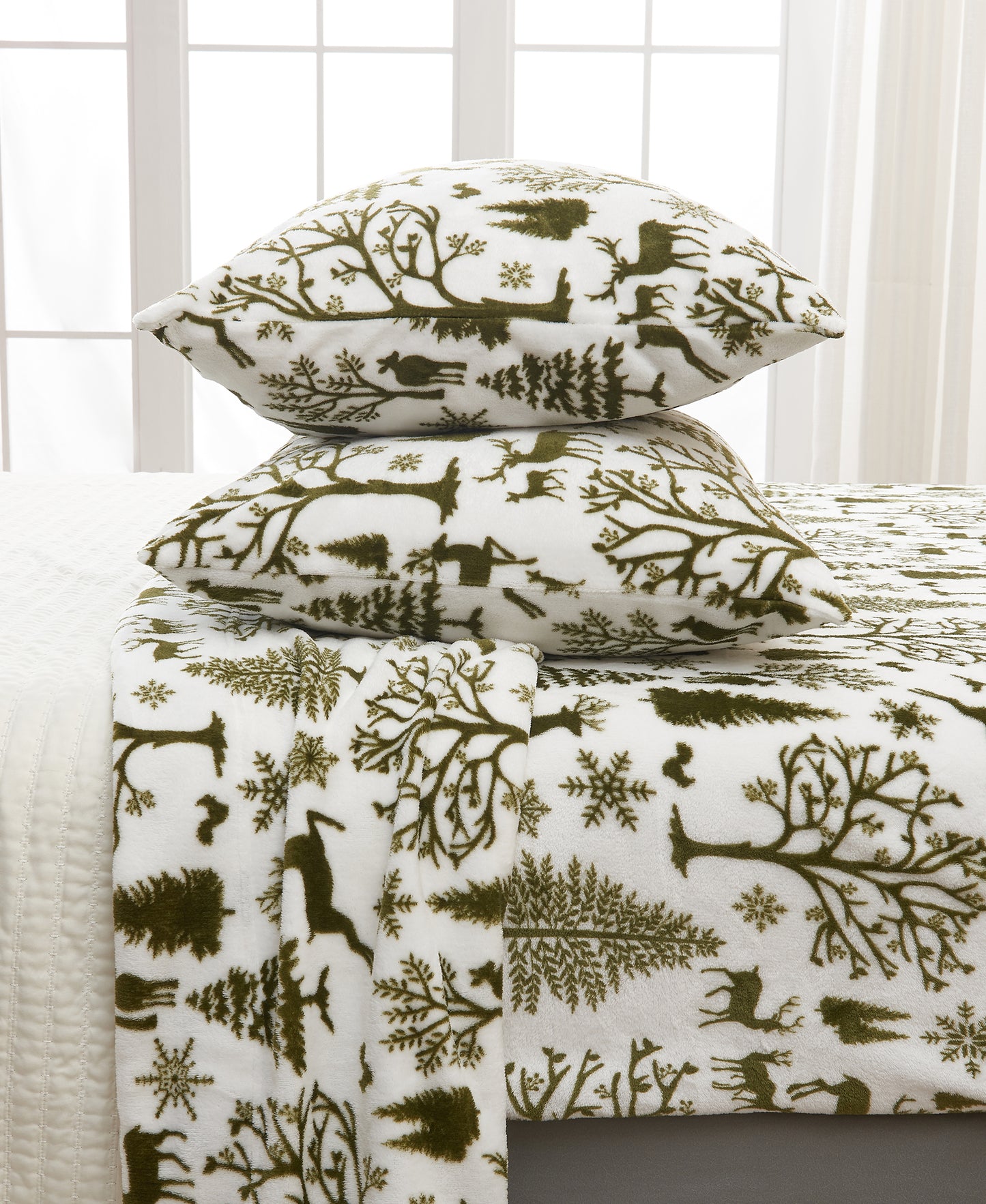 4-Piece Winter Printed Plush Sheet - Velvet Luxe Collection