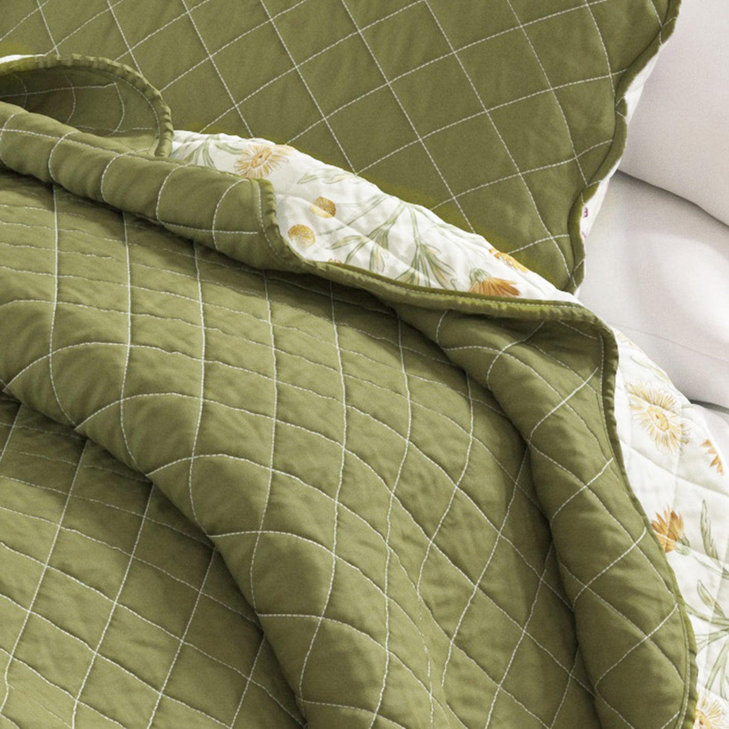 Floral Print & Scallopeded Edge Cotton Quilt Set - Illiana Collection