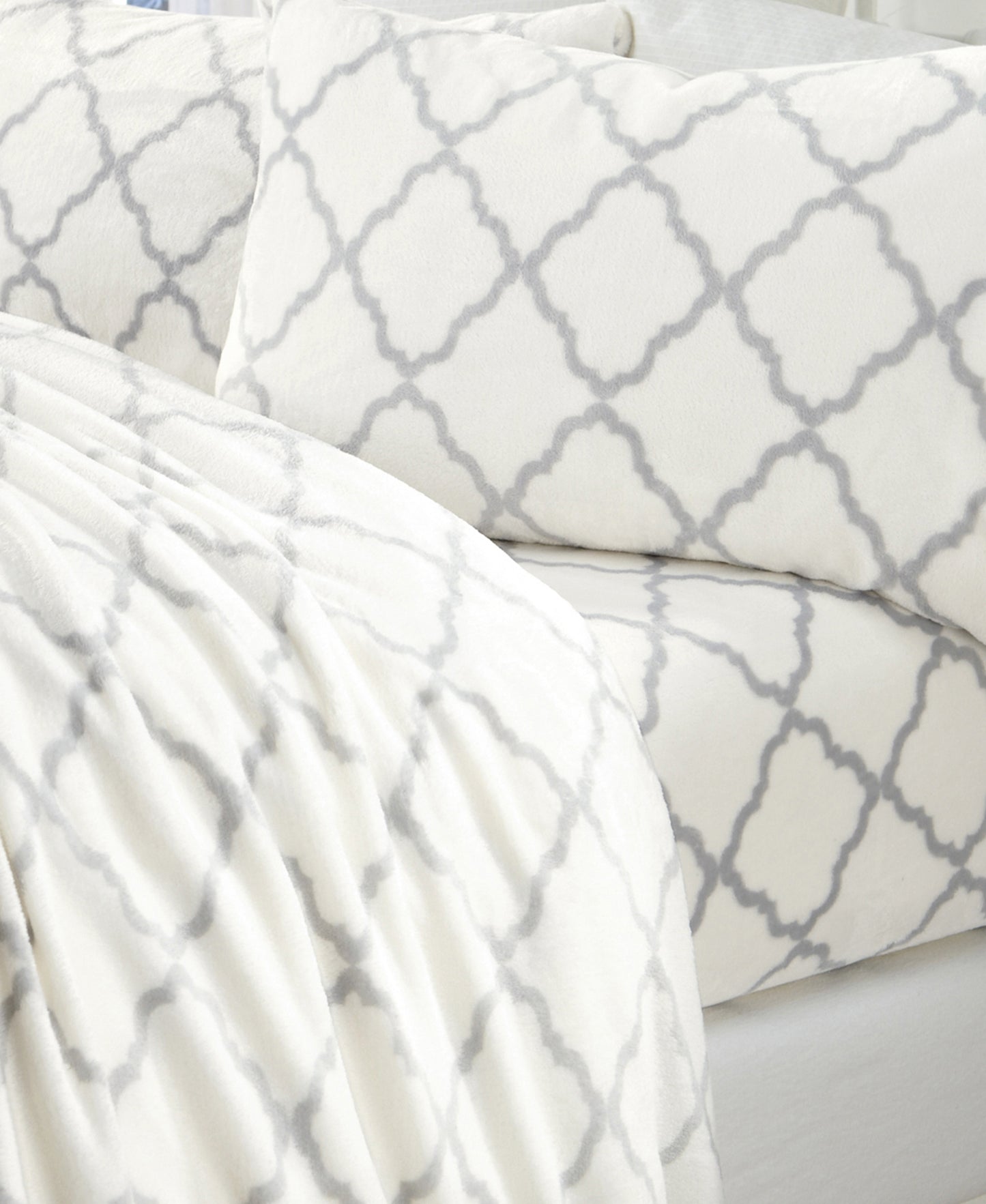 4-Piece Printed Plush Sheet - Velvet Luxe-Lattice Collection