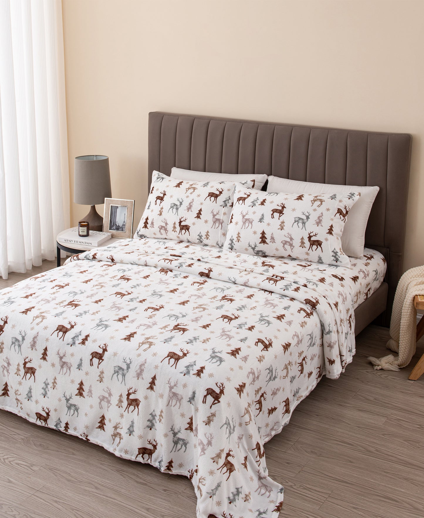 4-Piece Winter Printed Plush Sheet - Velvet Luxe Collection