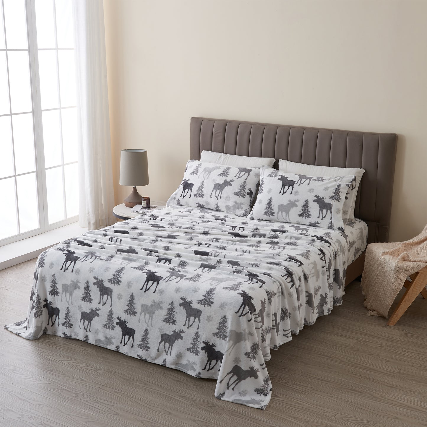 4-Piece Winter Printed Plush Sheet - Velvet Luxe Collection