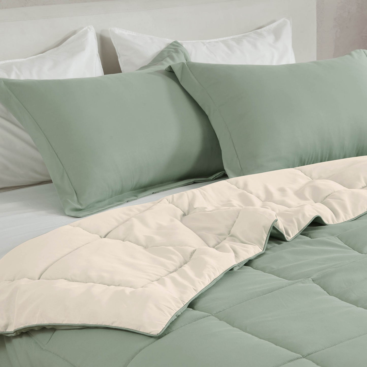 Reversible Christmas Comforter and Sham Set - Holiday / Lodge Odette Collection