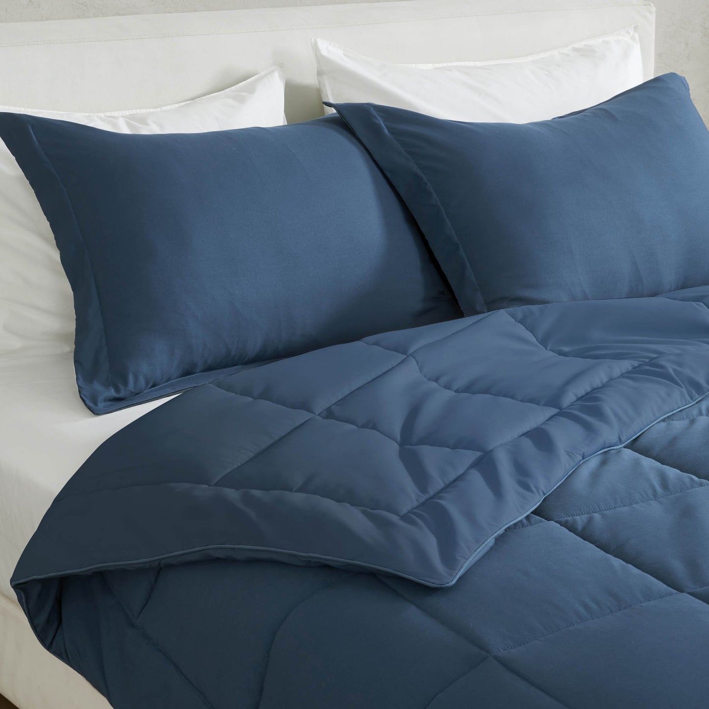 Reversible Christmas Comforter and Sham Set - Holiday / Lodge Odette Collection