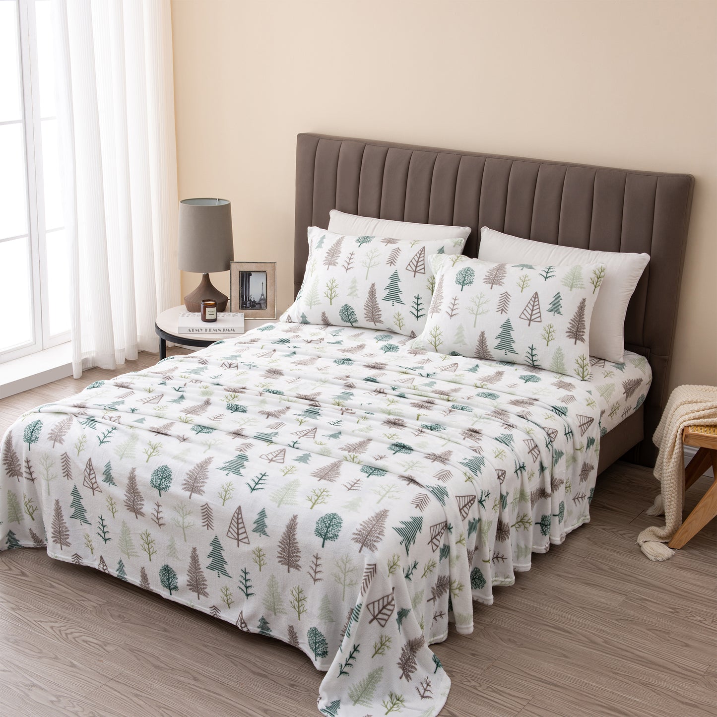 4-Piece Winter Printed Plush Sheet - Velvet Luxe Collection