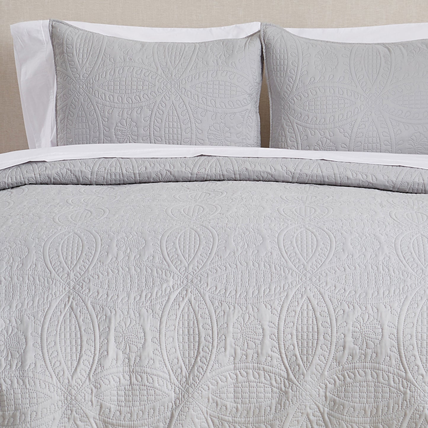 3-Piece Oversized Medallion Quilt Set - Clara Collection