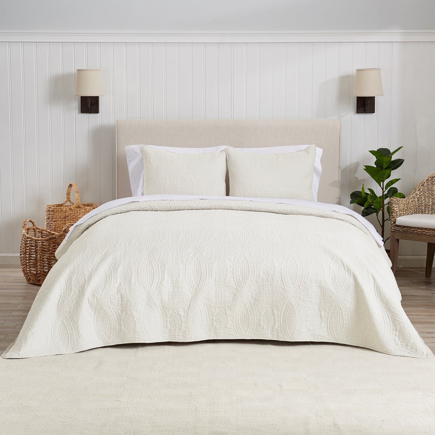 3-Piece Oversized Medallion Quilt Set - Clara Collection