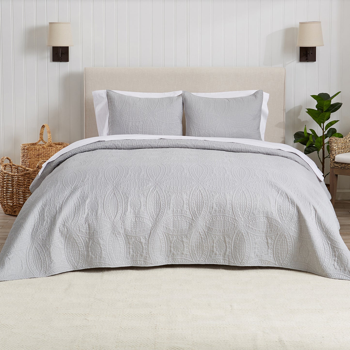 3-Piece Oversized Medallion Quilt Set - Clara Collection
