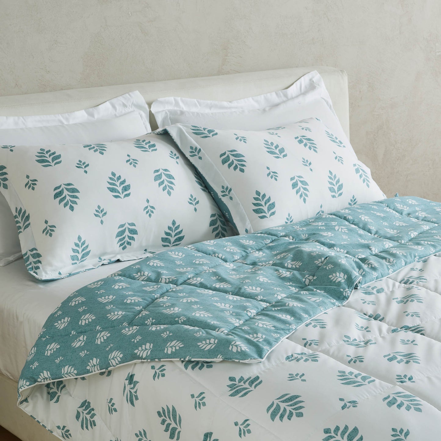 Reversible Christmas Comforter and Sham Set - Holiday / Lodge Odette Collection