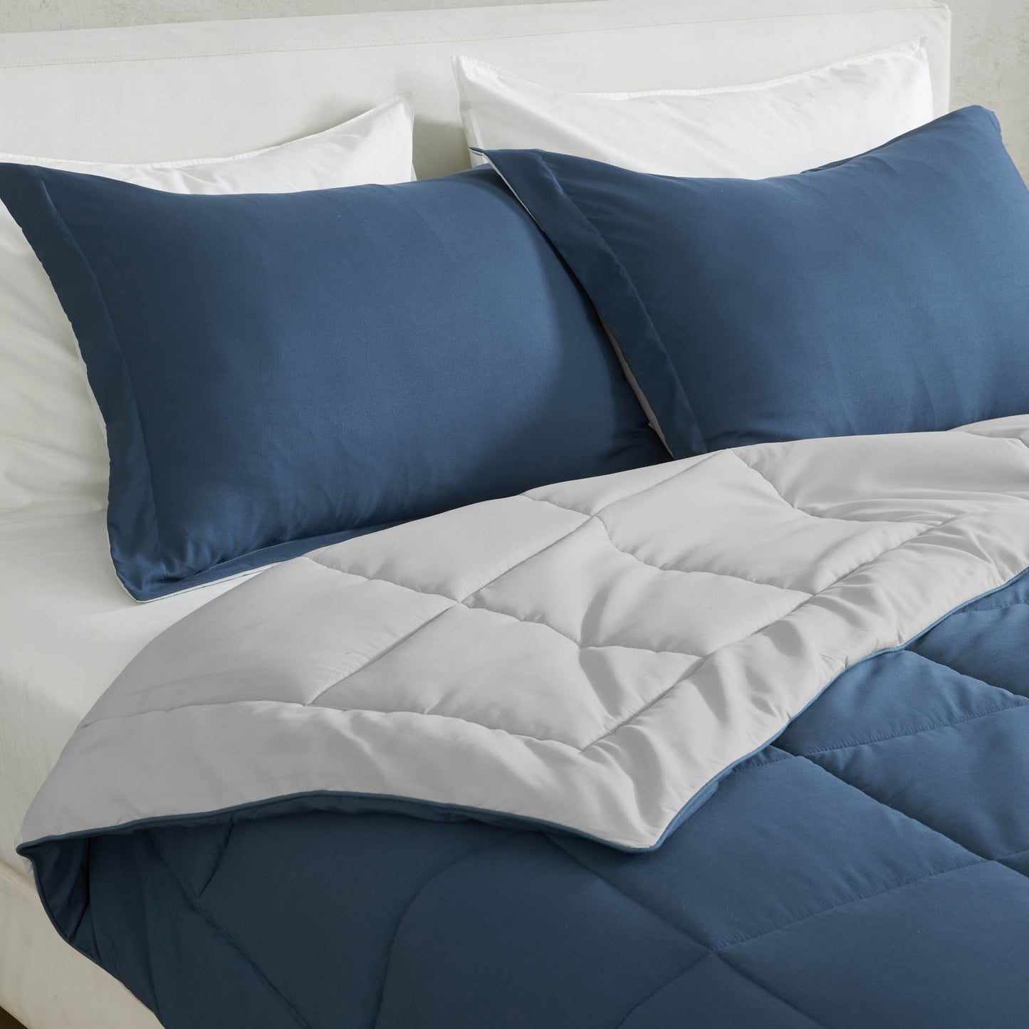 Reversible Christmas Comforter and Sham Set - Holiday / Lodge Odette Collection