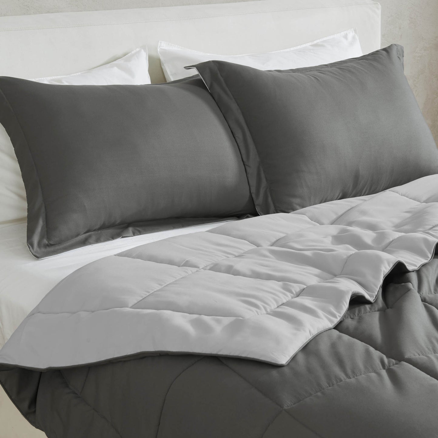 Reversible Christmas Comforter and Sham Set - Holiday / Lodge Odette Collection