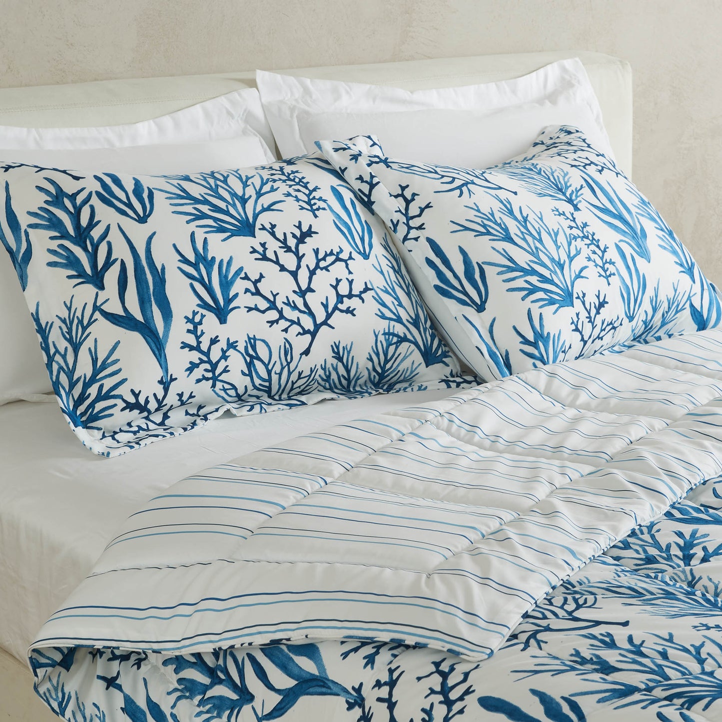 Reversible Christmas Comforter and Sham Set - Holiday / Lodge Odette Collection