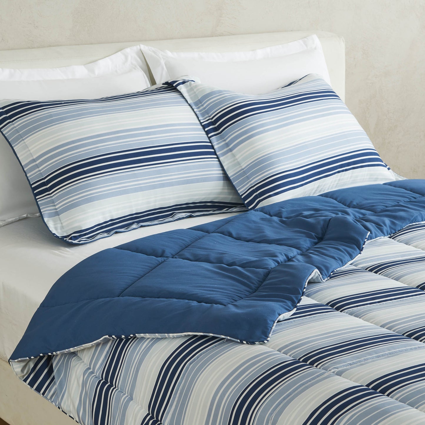 Reversible Christmas Comforter and Sham Set - Holiday / Lodge Odette Collection