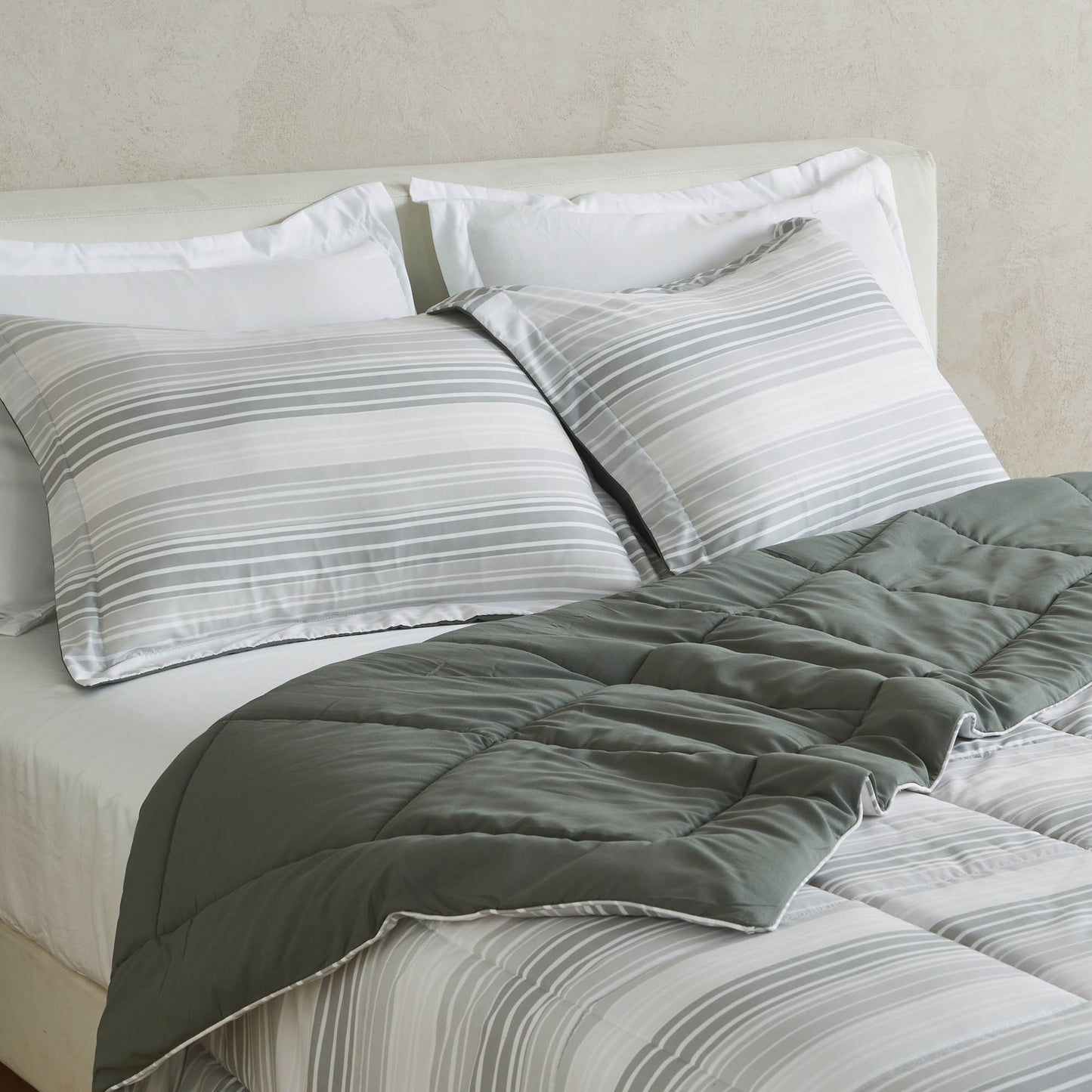 Reversible Christmas Comforter and Sham Set - Holiday / Lodge Odette Collection