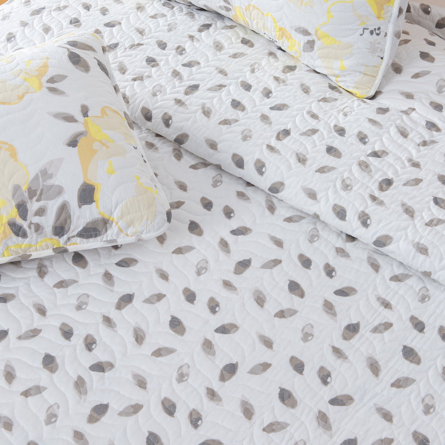 Helene Collection Floral Quilt Set